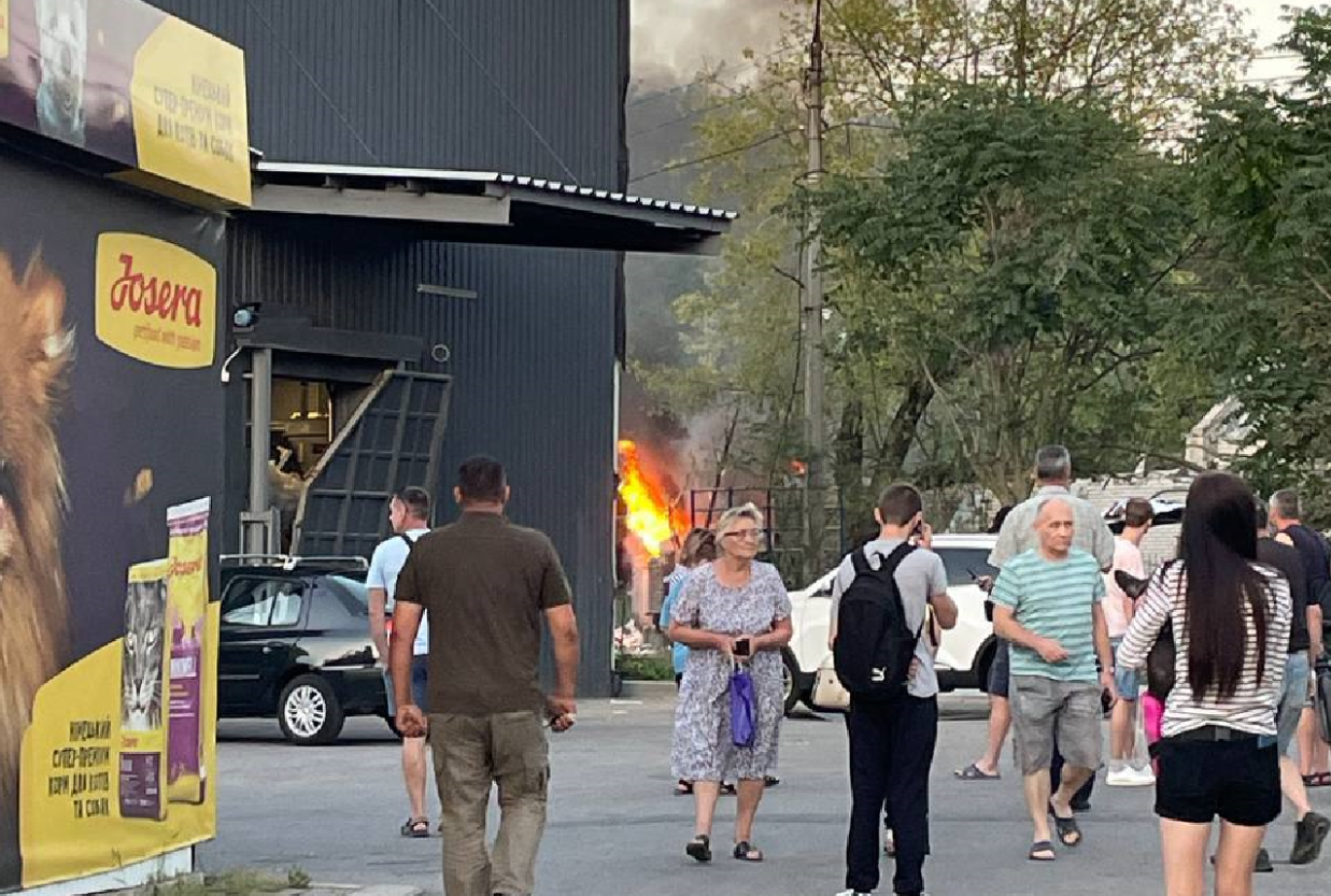 Под удар в Запорожье попал жилой квартал. Фото: Telegram